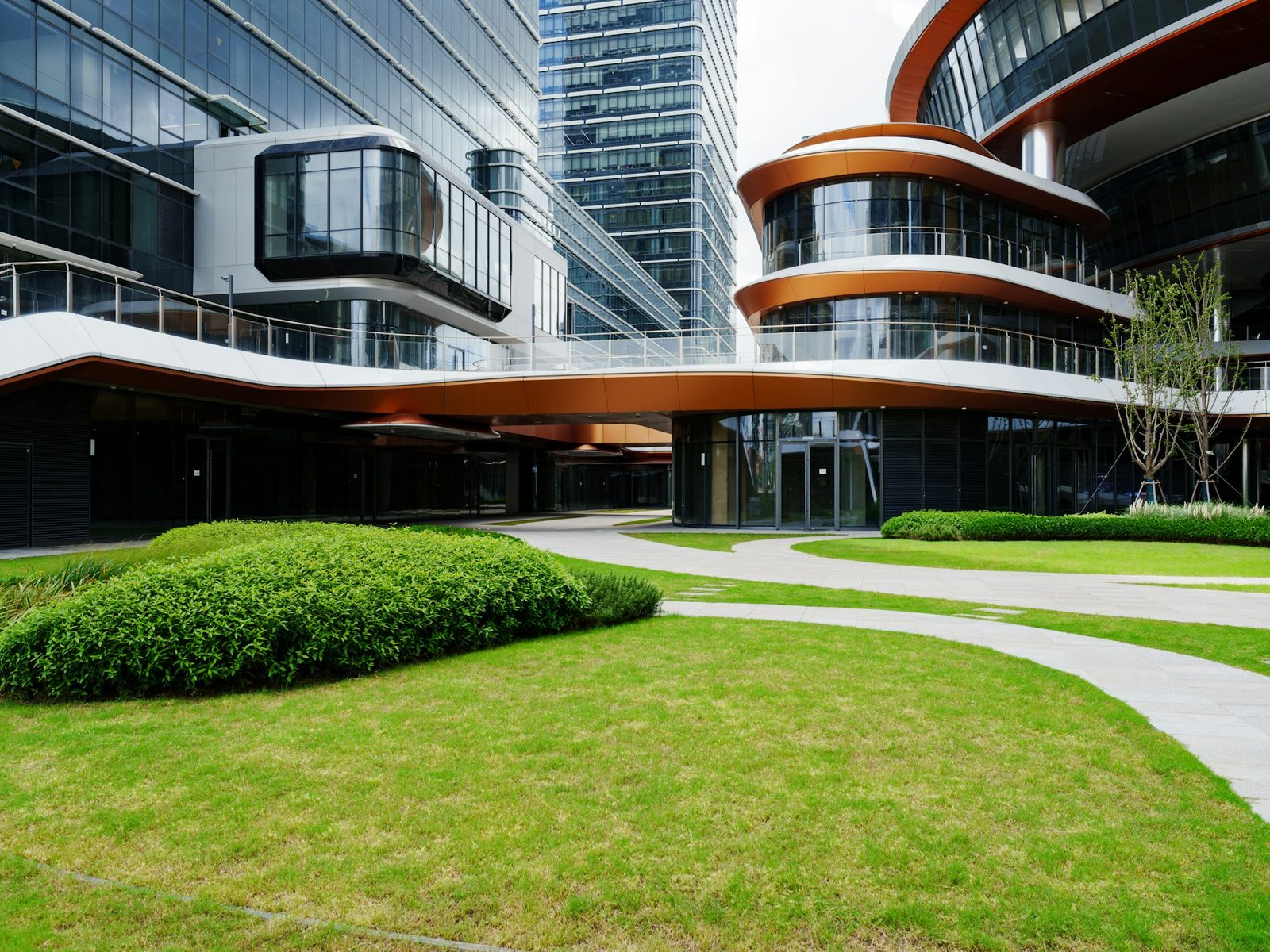 Edificação corporativa envidraçada na cidade de São Paulo